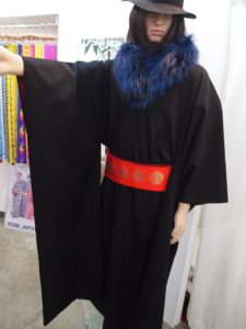 ROBE JAPONICA メンズきもの ドレッシー カラフル　ポップ 浴衣　ローブ　振袖　黒 ブラック　タキシード